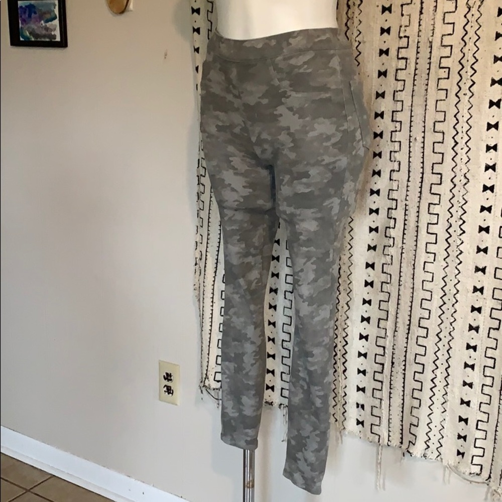 Spanx Camo Leggings SM (never worn)